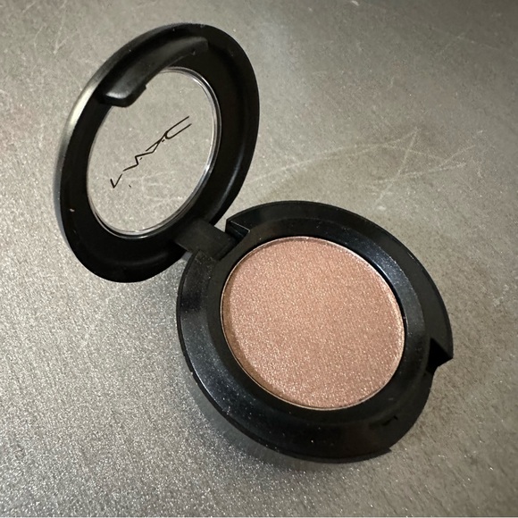 NWOT MAC HONESTY Lustre Eyeshadow - Picture 1 of 3